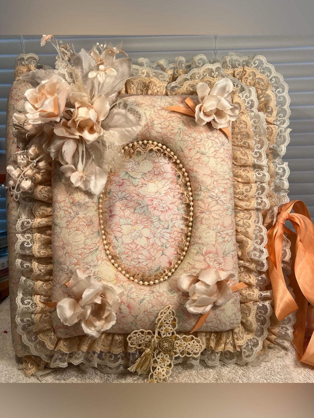 VTG 1980s Handmade Padded Fabric Photo Album Floral Oval Cover Photo Window